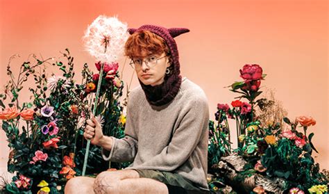 is cavetown a trans boy.